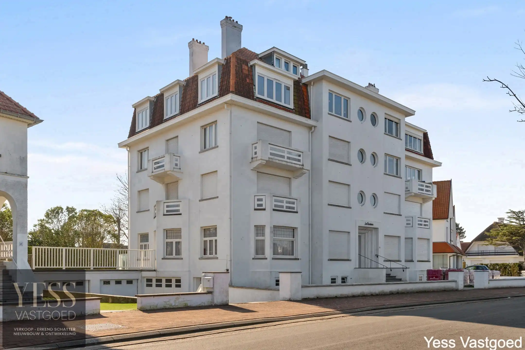 Prachtig appartement met zicht over het Zegemeer te Knokke. foto {{pictureIndex}}
