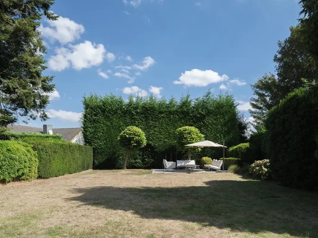 Karaktervolle en vrijstaande gezinswoning, gelegen op een gunstig perceel van ca. 930 m² foto 12