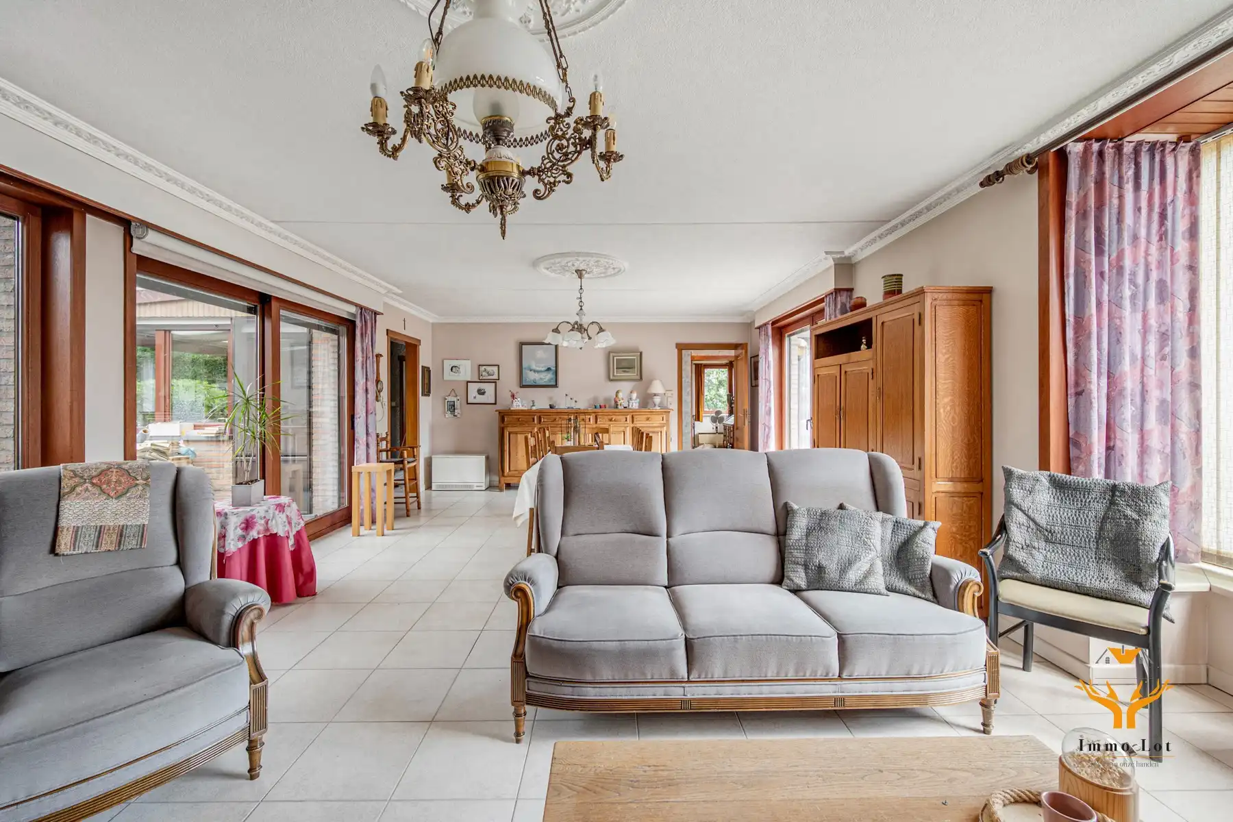 Gezinswoning met 5 slaapkamers en ruime tuin foto 6