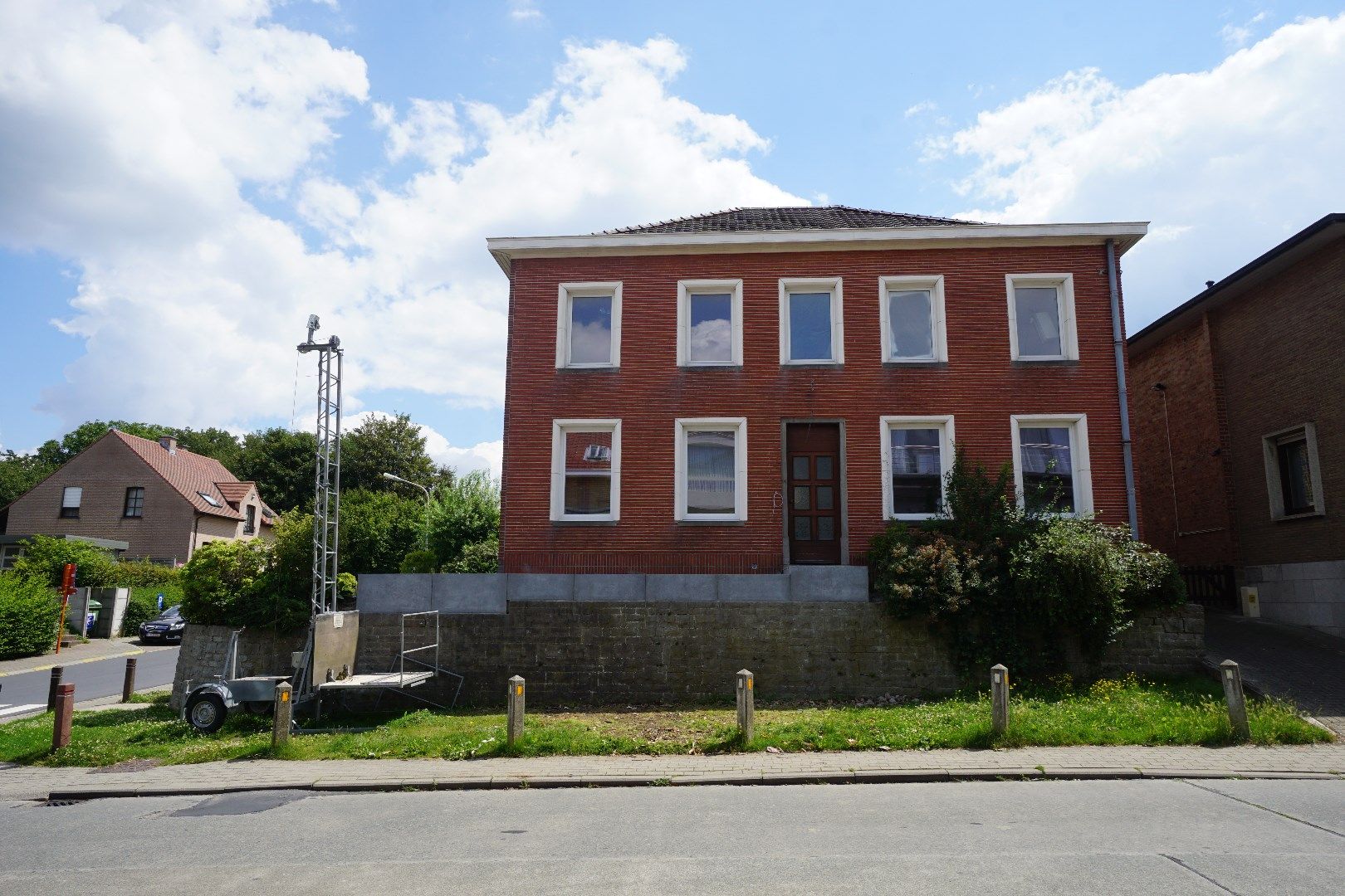 Ruim woonhuis met 4 slaapkamers foto {{pictureIndex}}