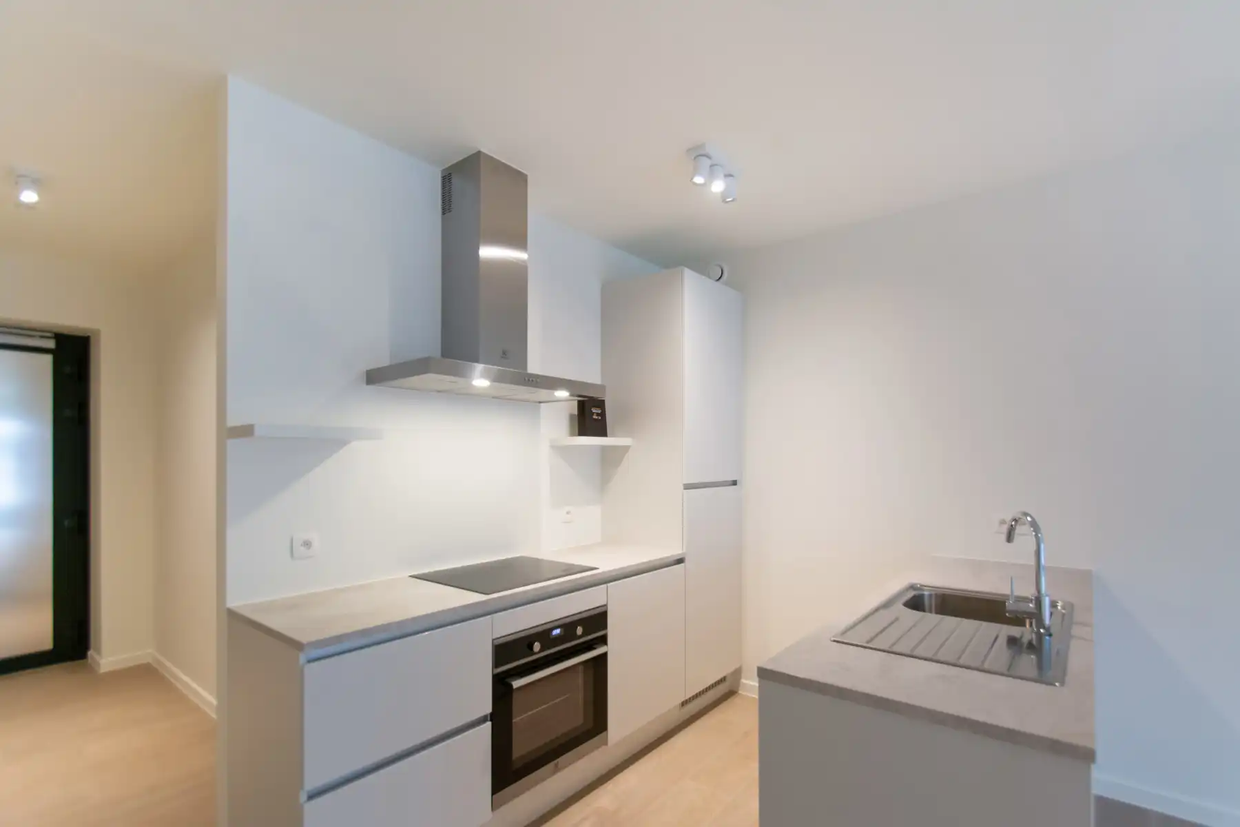 Prachtig Modern nieuwbouwappartement met 1slpk. en balcon foto 8