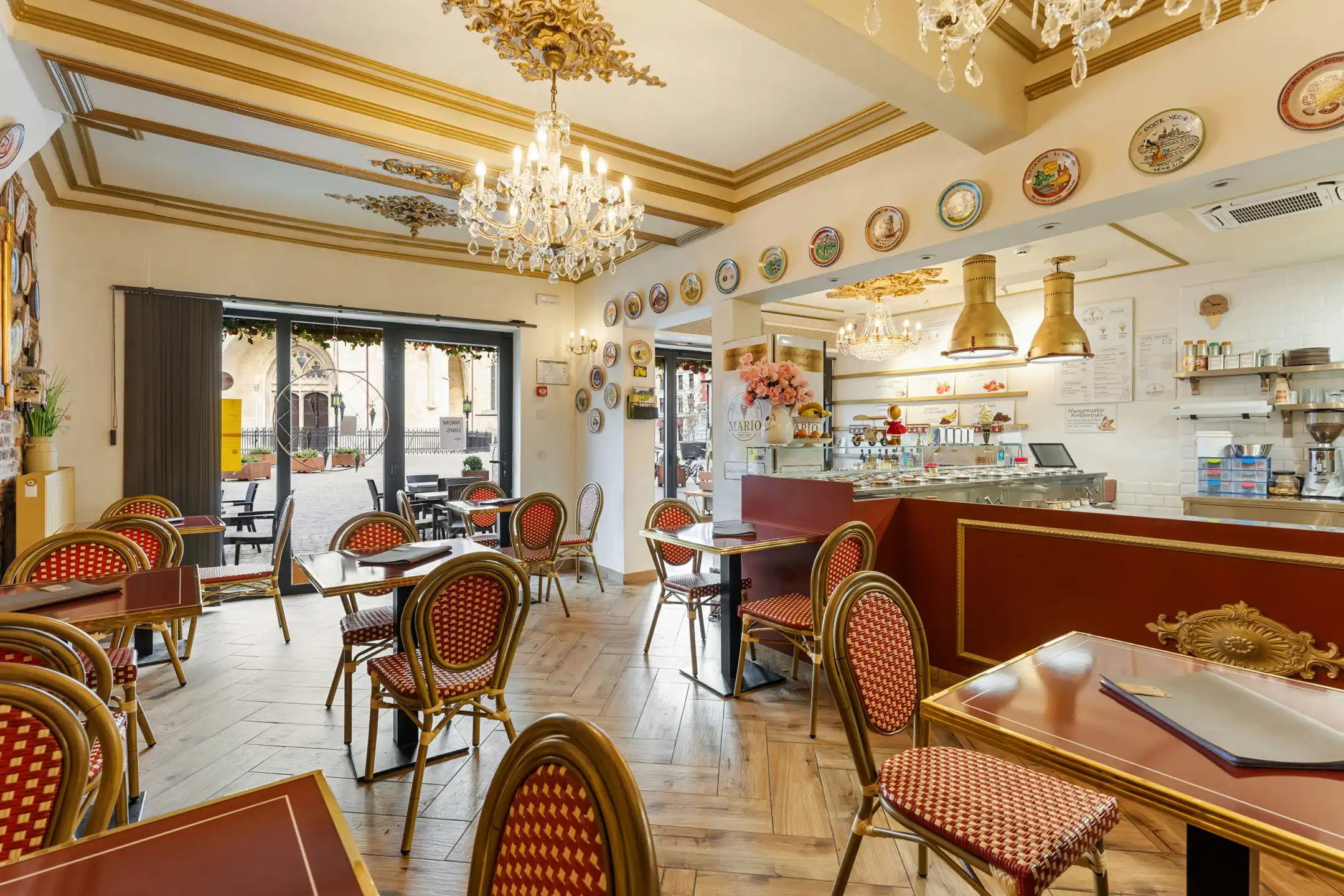 Karaktervol handelspand met gerenommeerd ijssalon en B&B foto 6