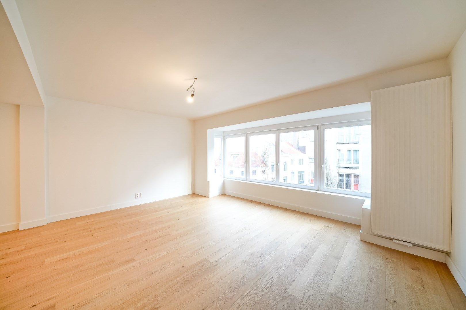 Prachtig vernieuwd 2-slaapkamerappartement centrum Oostende foto 3