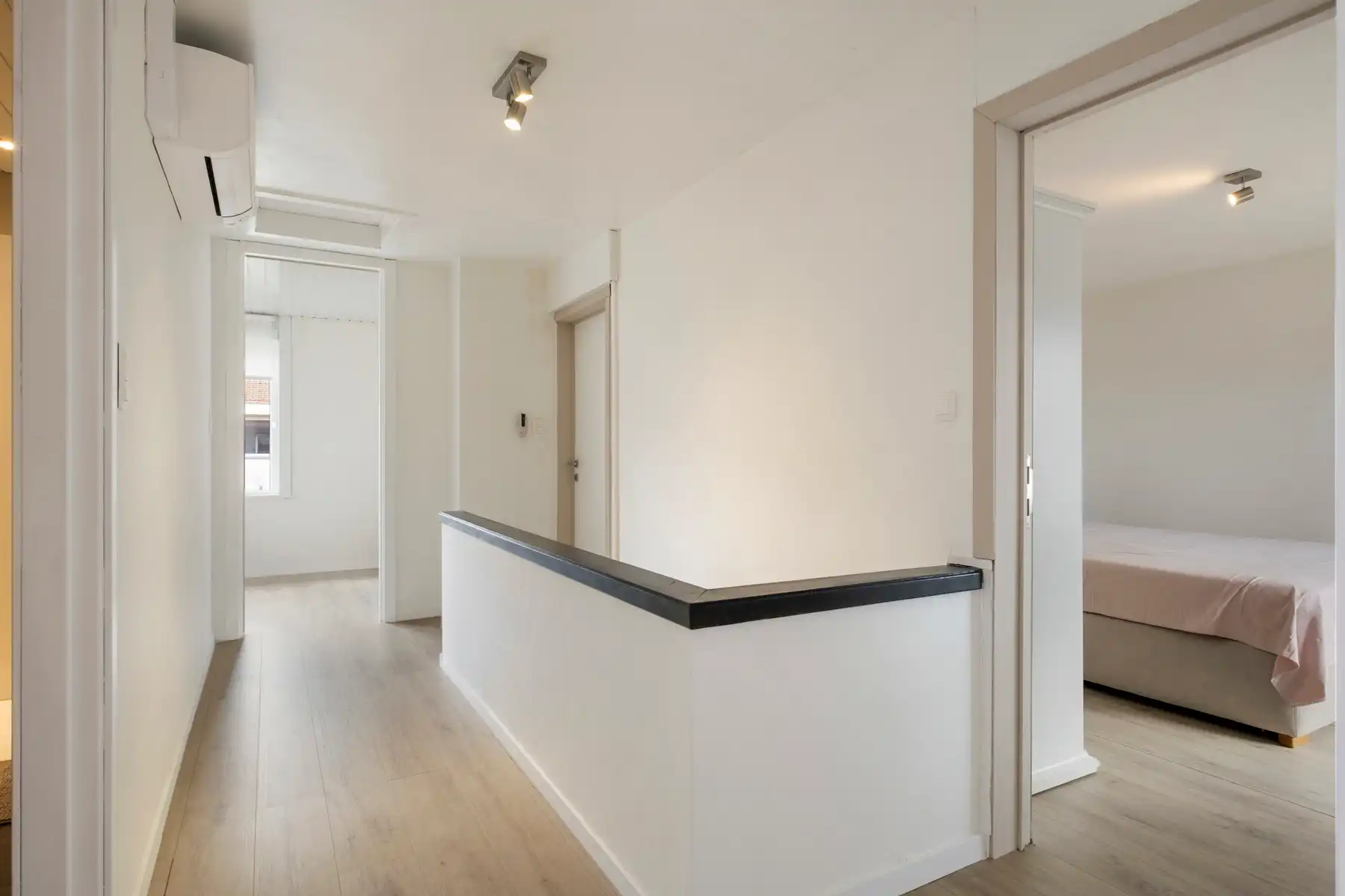 Volledig gerenoveerde woning met 4 slaapkamers te Diksmuide foto 10