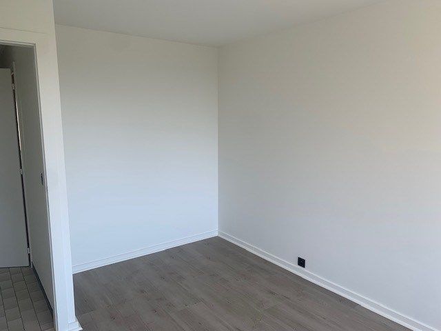 Ongemeubeld appartement met frontaal zeezicht vooraan en zicht op Wellington golf achteraan, 3 terrassen foto 14