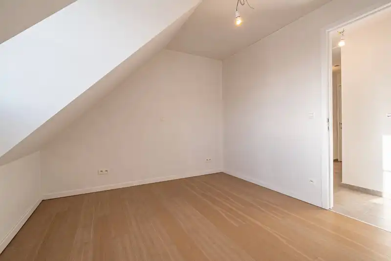 Jong, energiezuinig en modern tweeslaapkamer appartement met mooi terras op de tweede verdieping van residentie Aimé en André in hartje Waregem! foto 10
