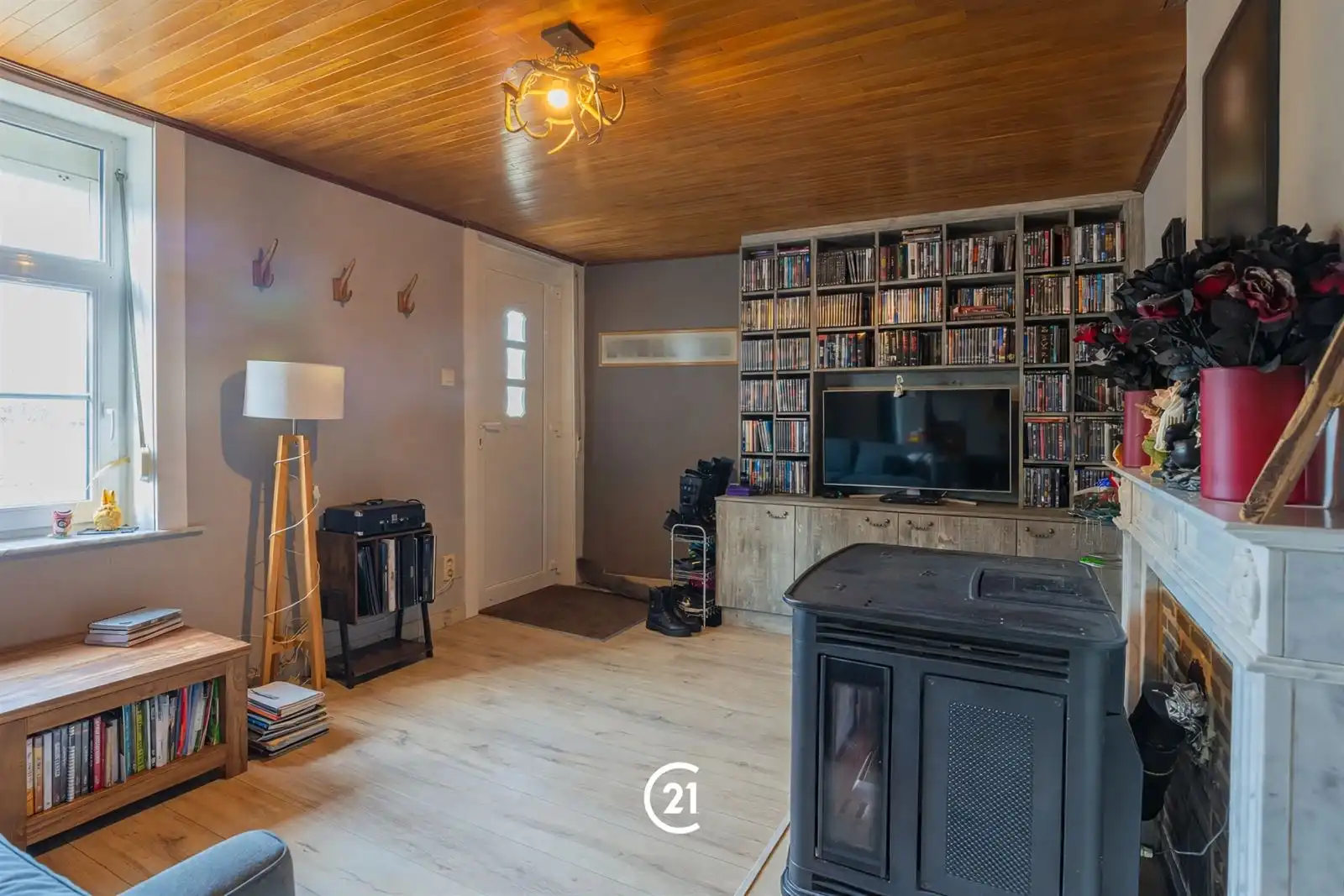 starterswoning met 2 slaapkamers, garage en aparte tuin foto 7
