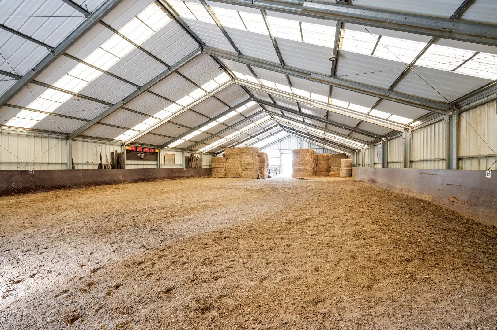 Uitzonderlijke hoeve met binnenpiste en paardenstallen op 1,88 hectare foto 22