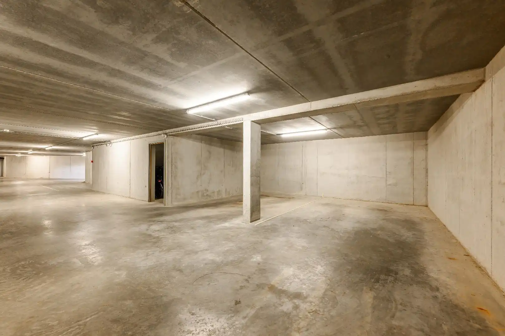 LUXUEUS PENTHOUSE (BJ 2019) MET GUNSTIGE LIGGING foto 22