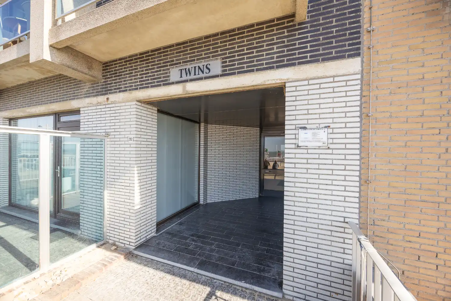 Gezellig studio met terras en frontaal zeezicht in Middelkerke foto 12