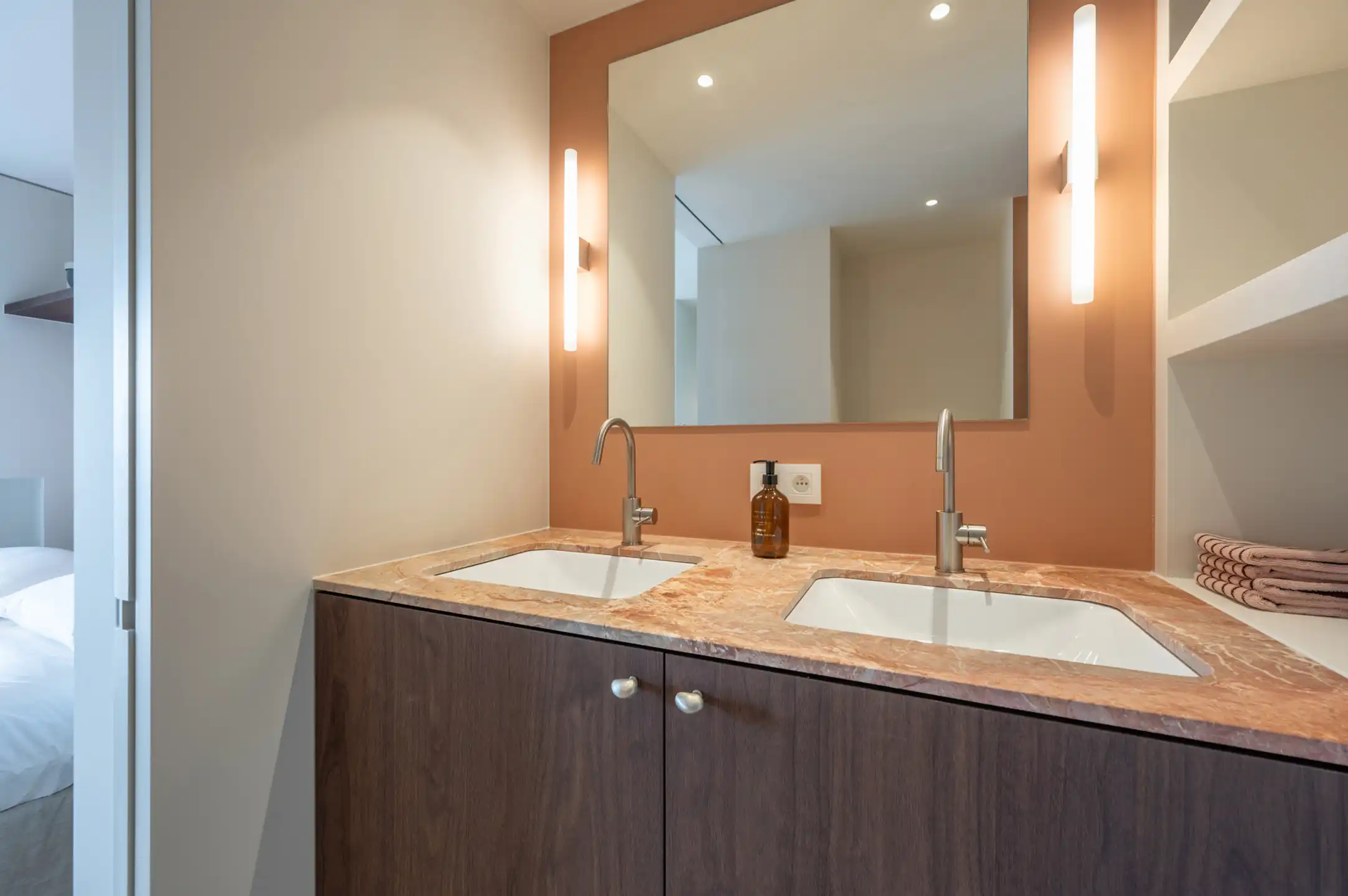 Lichtrijk gerenoveerd appartement op de Kustlaan in Knokke foto 15
