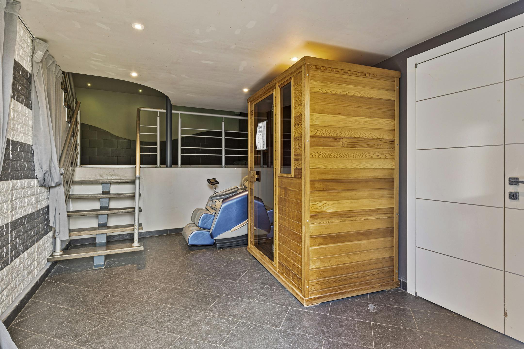 Over te nemen wellnesscentrum met 3 slaapkamer appartement foto 9