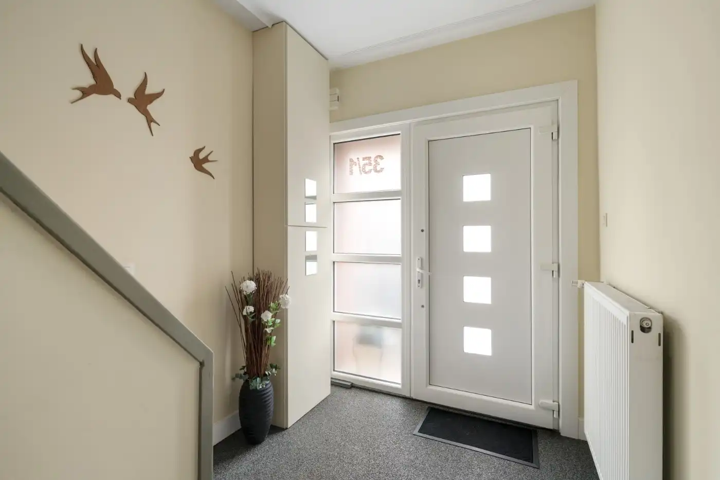 Verrassend ruime, instapklare woning met 3 slpk. en zuid-west koertje foto 2