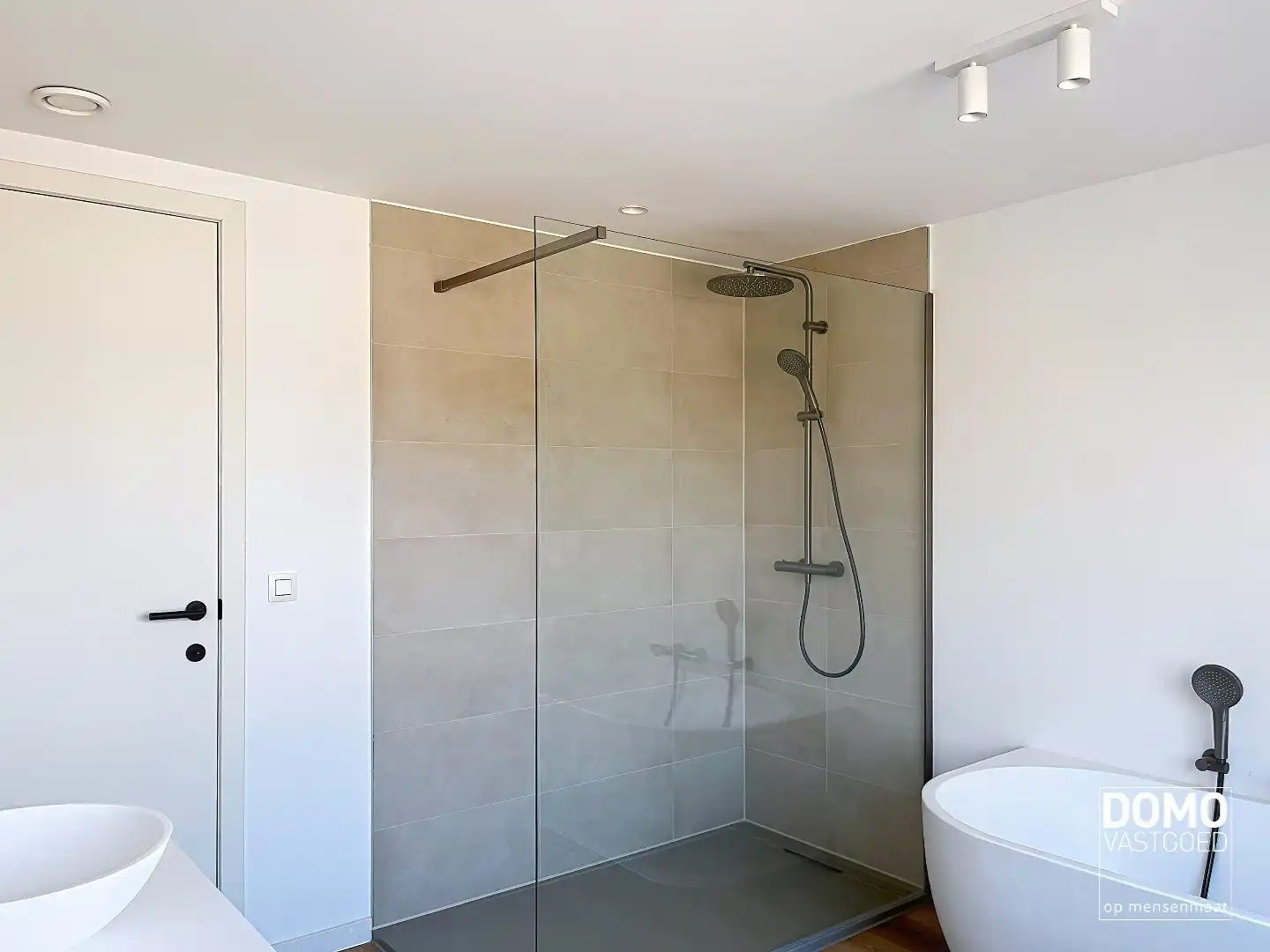 Instapklare totaalrenovatie met luxueuze afwerking, 4 slaapkamers en zuidgerichte tuin foto 12