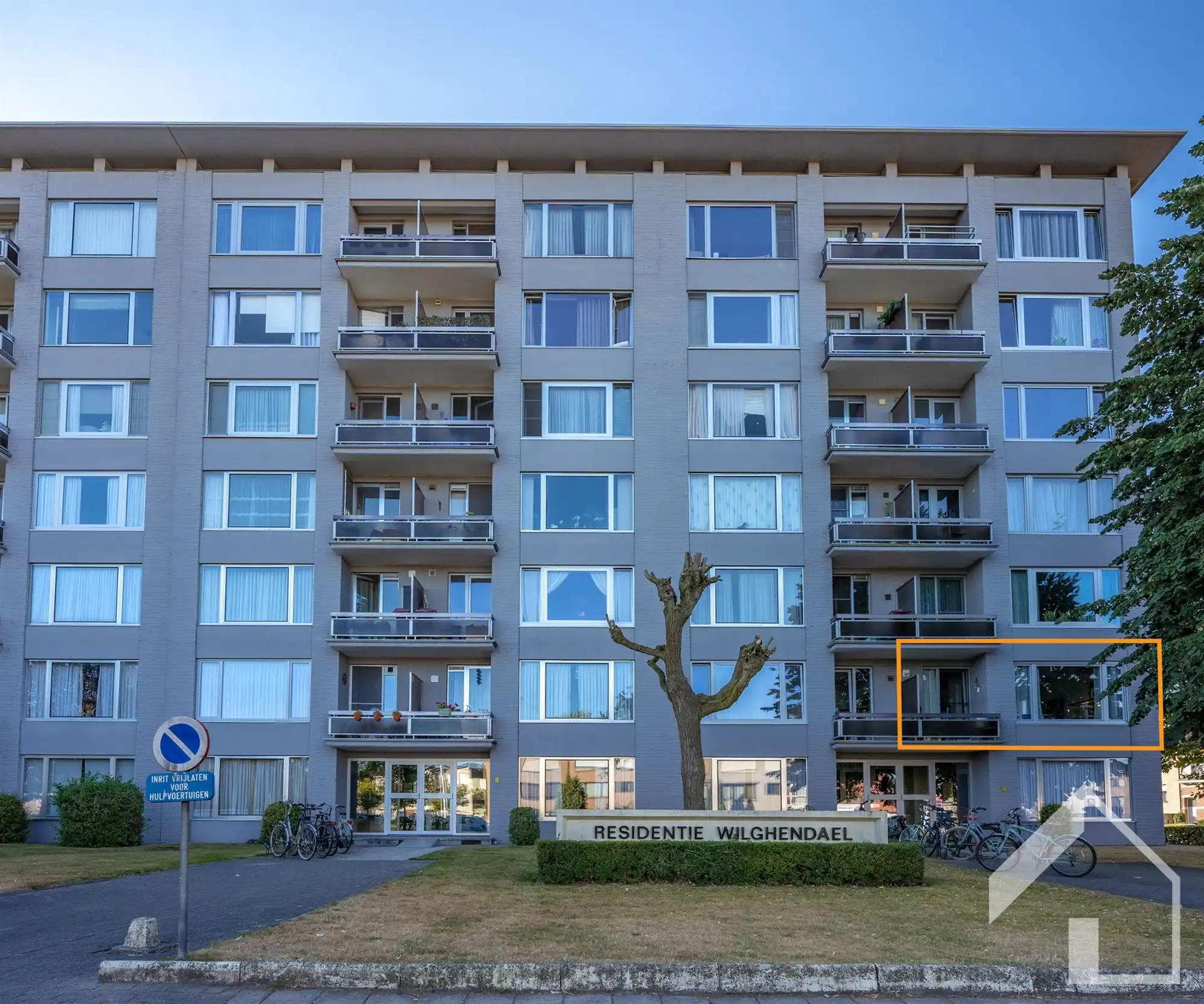 Halfopen 3 slaapkamerappartement met garagebox foto {{pictureIndex}}
