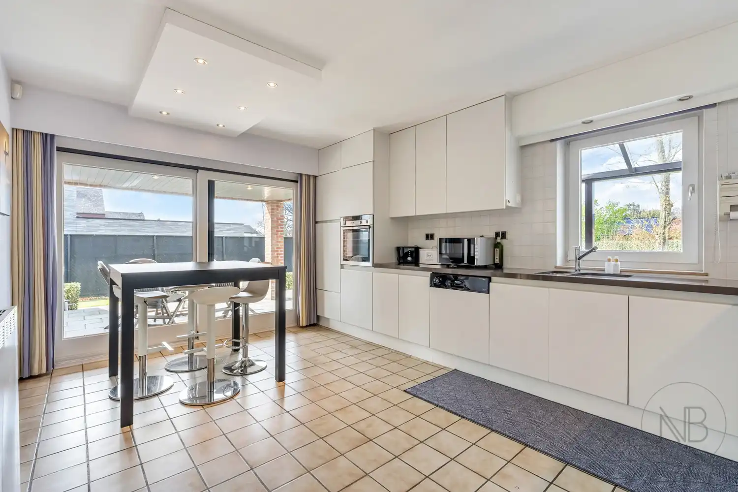 Architectenwoning met ruimte, licht en absolute rust! foto 4