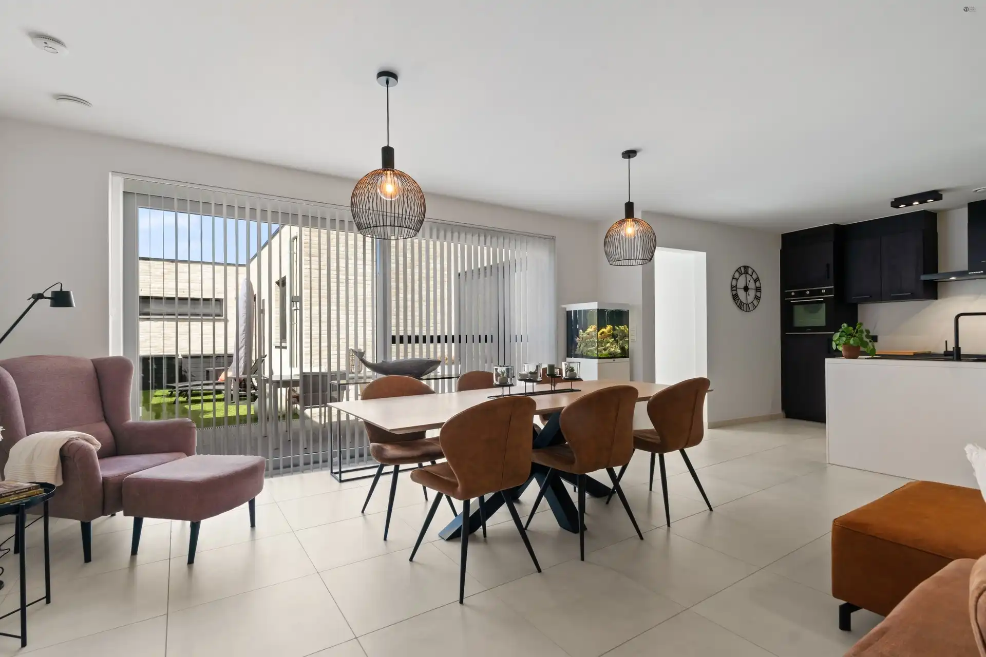 Luxueus afgewerkt gelijkvloers appartement te centrum Stekene foto 4