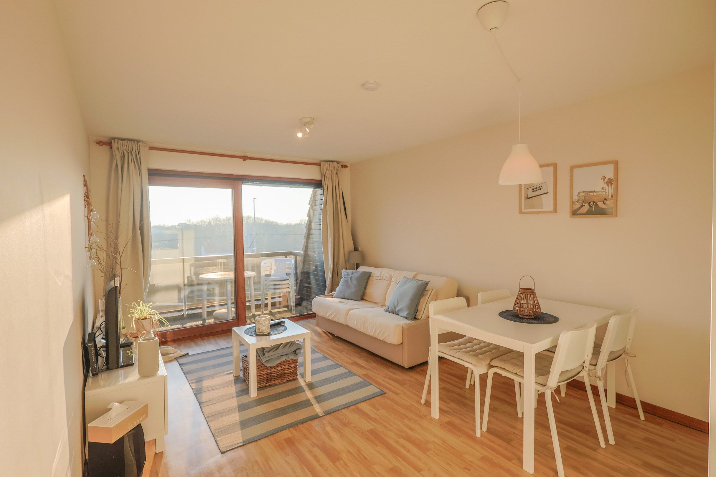 Zonnige studio op wandelafstand van de zee in Oostduinkerke foto {{pictureIndex}}