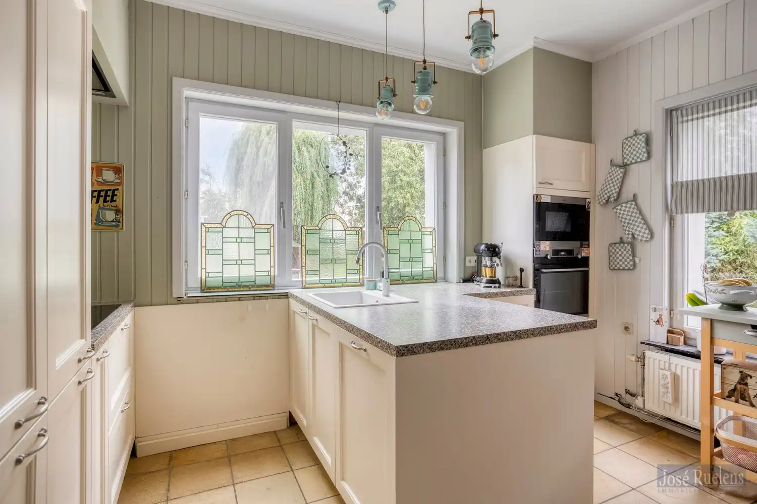 Charmante woning met tuin foto 13
