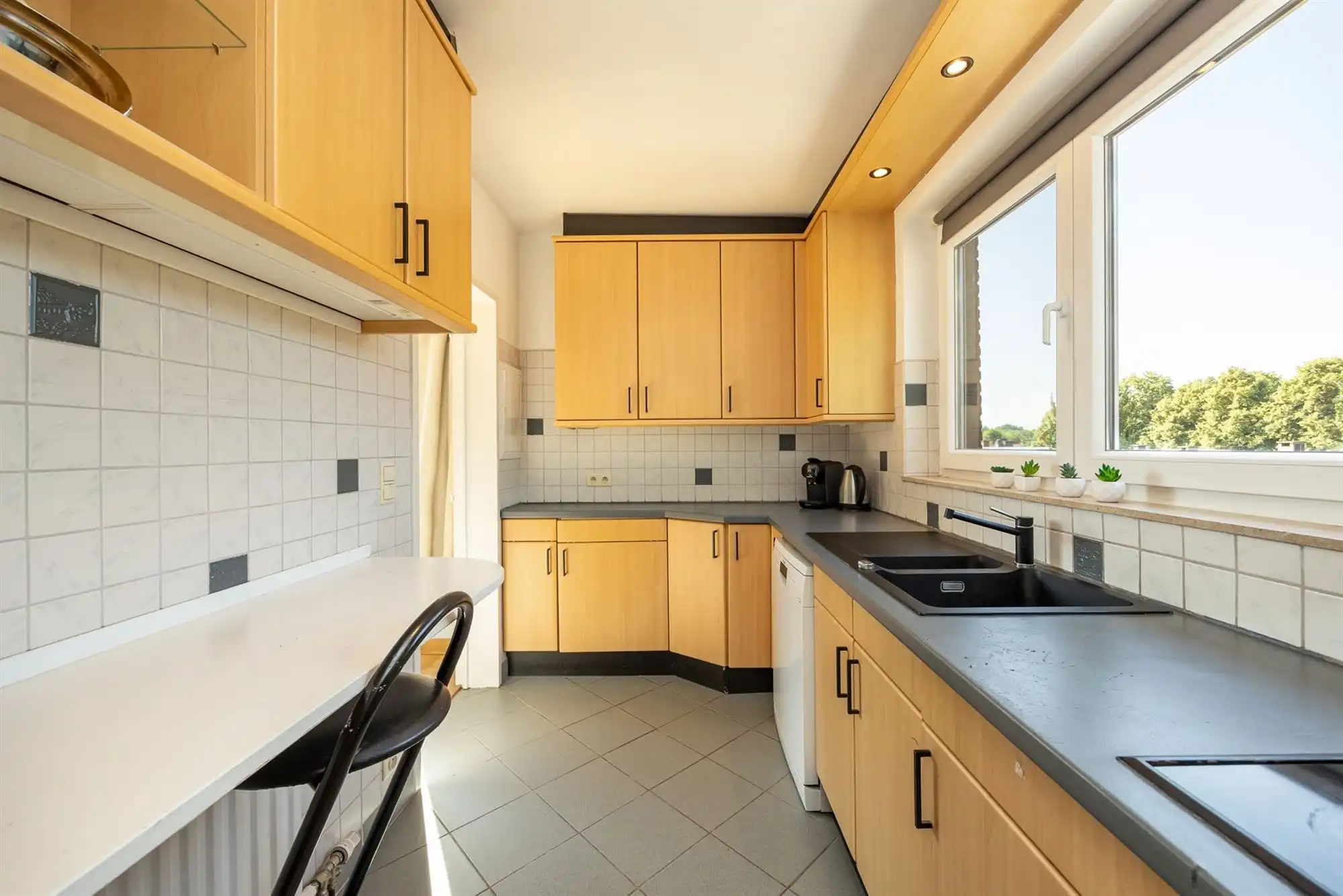Appartement met twee slaapkamers en garage te Mortsel foto 4