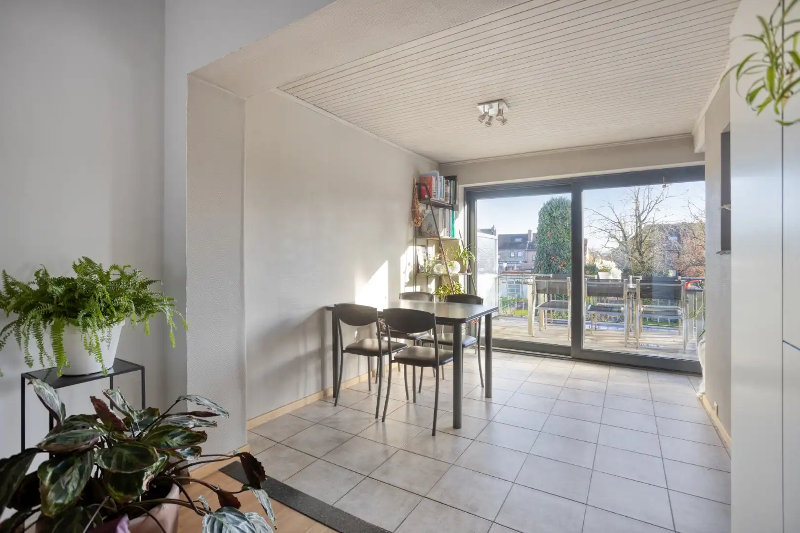 Ruime bel-etage woning met tuin, garage en 3 slaapkamers in Dilbeek  foto 6