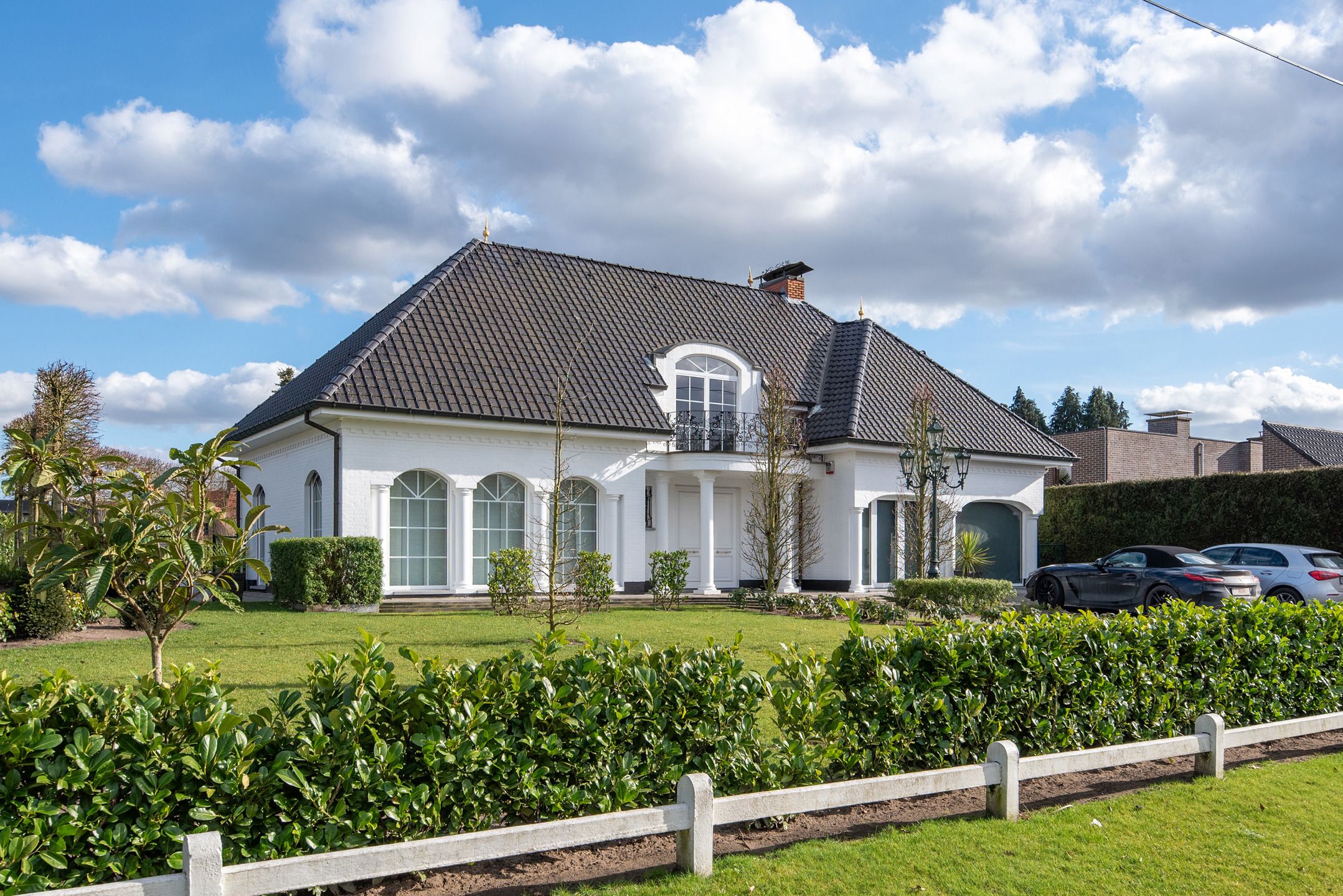 Buitengewone villa met 3 slpk. op 2.101m² nabij Postel foto {{pictureIndex}}