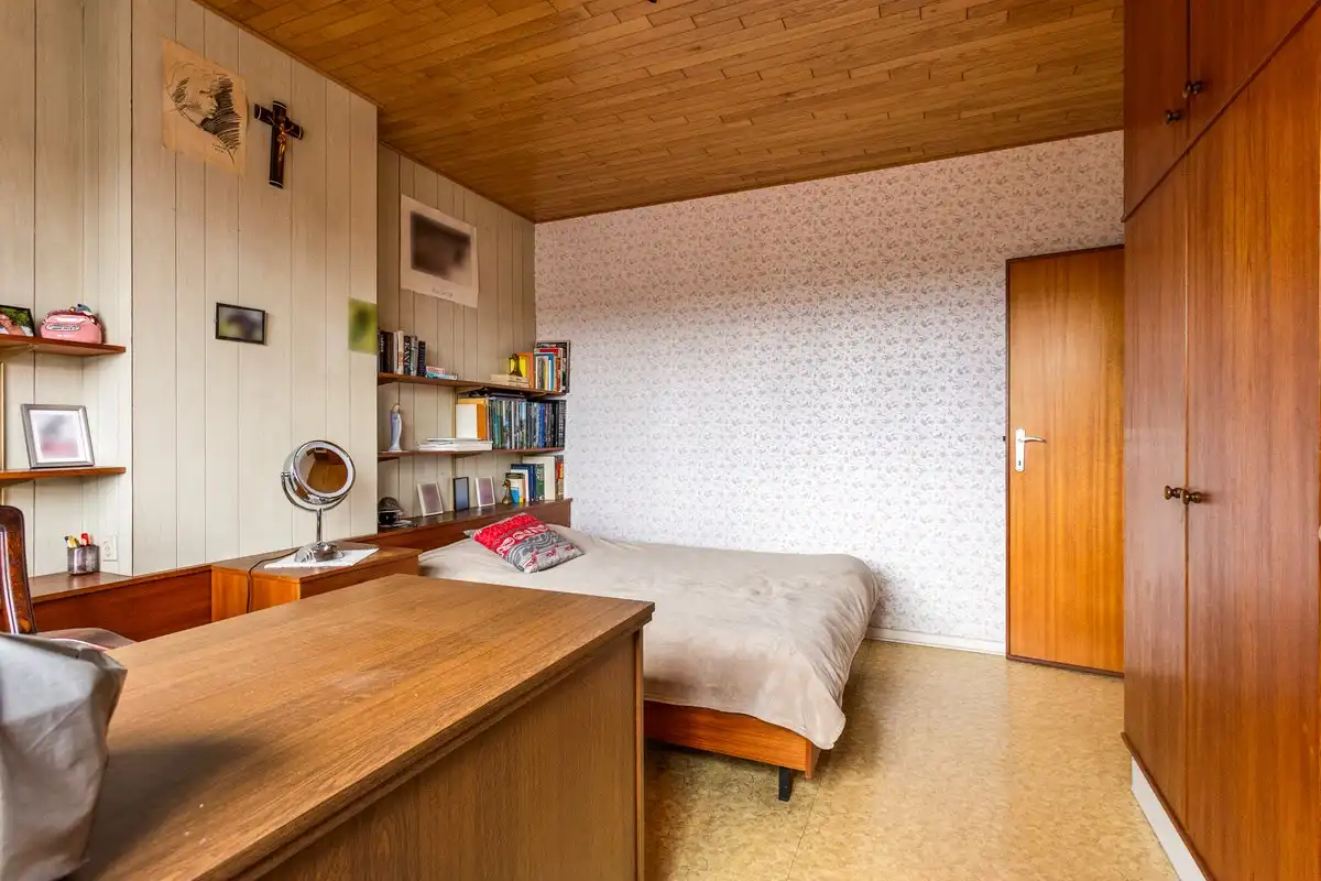 Woning met 5 slaapkamers en grote tuin. foto 24