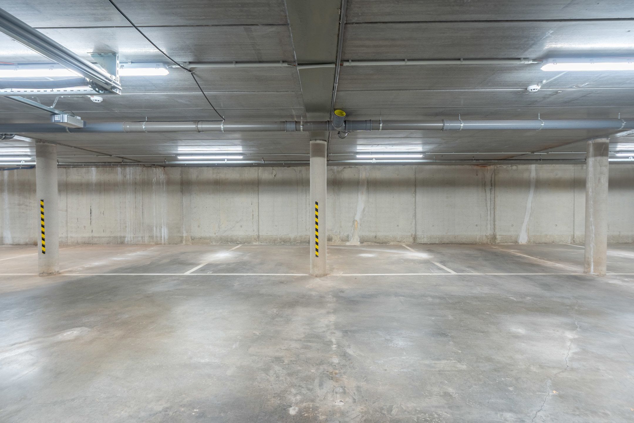 Zeer gunstig gelegen ondergrondse autostaanplaatsen te koop! foto 9