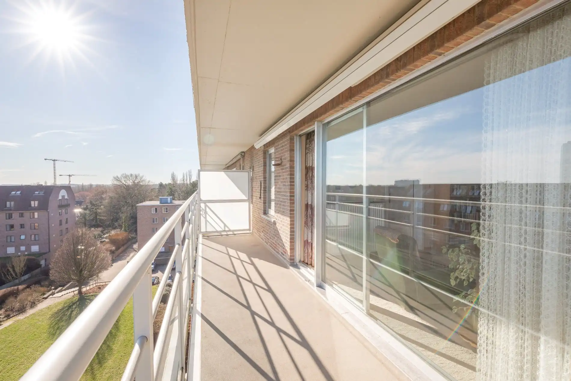 Lichtrijk appartement met panoramisch zicht foto 3