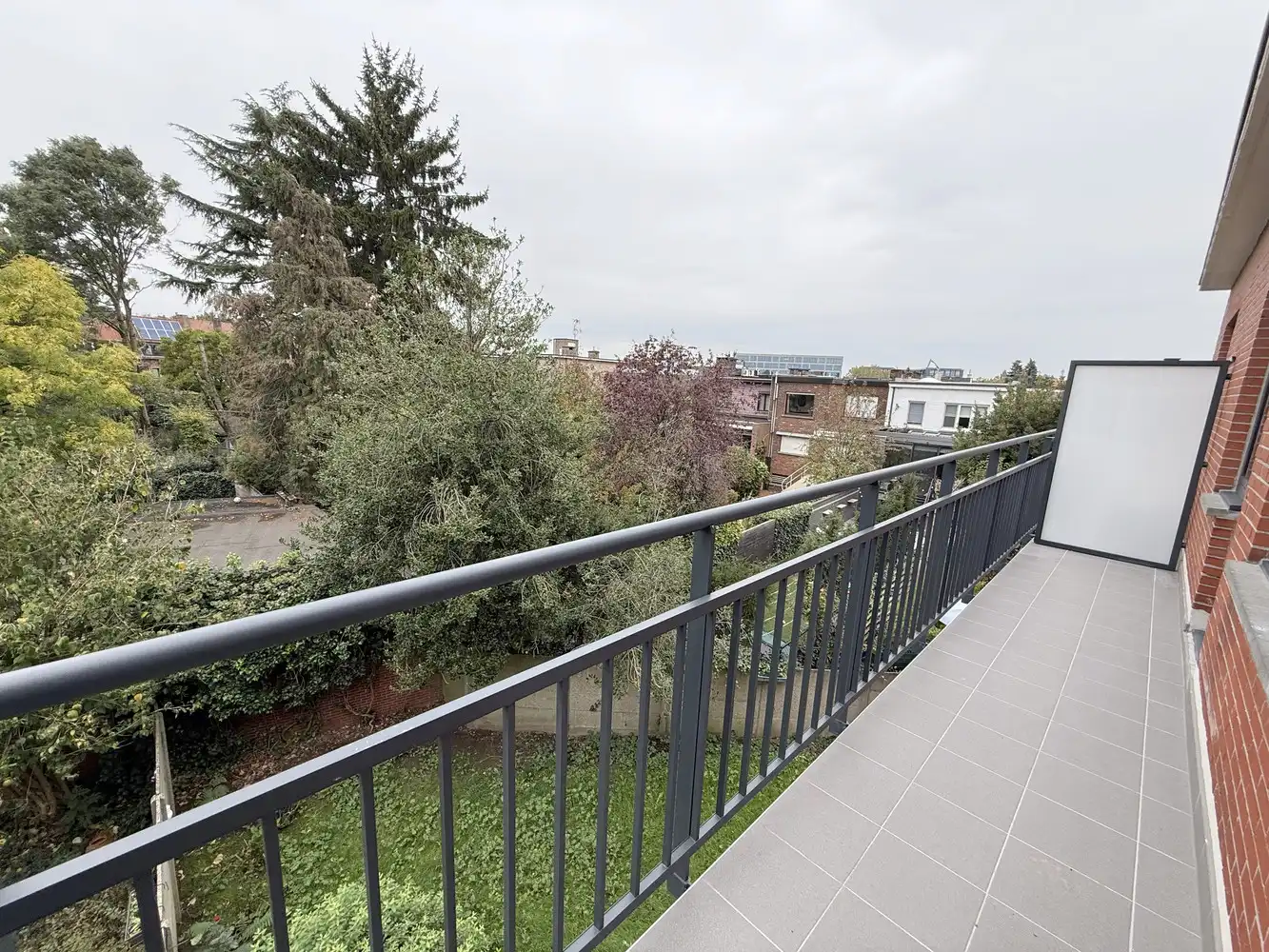 Instapklaar en volledig vernieuwd: uw nieuwe thuis in Berchem foto 11