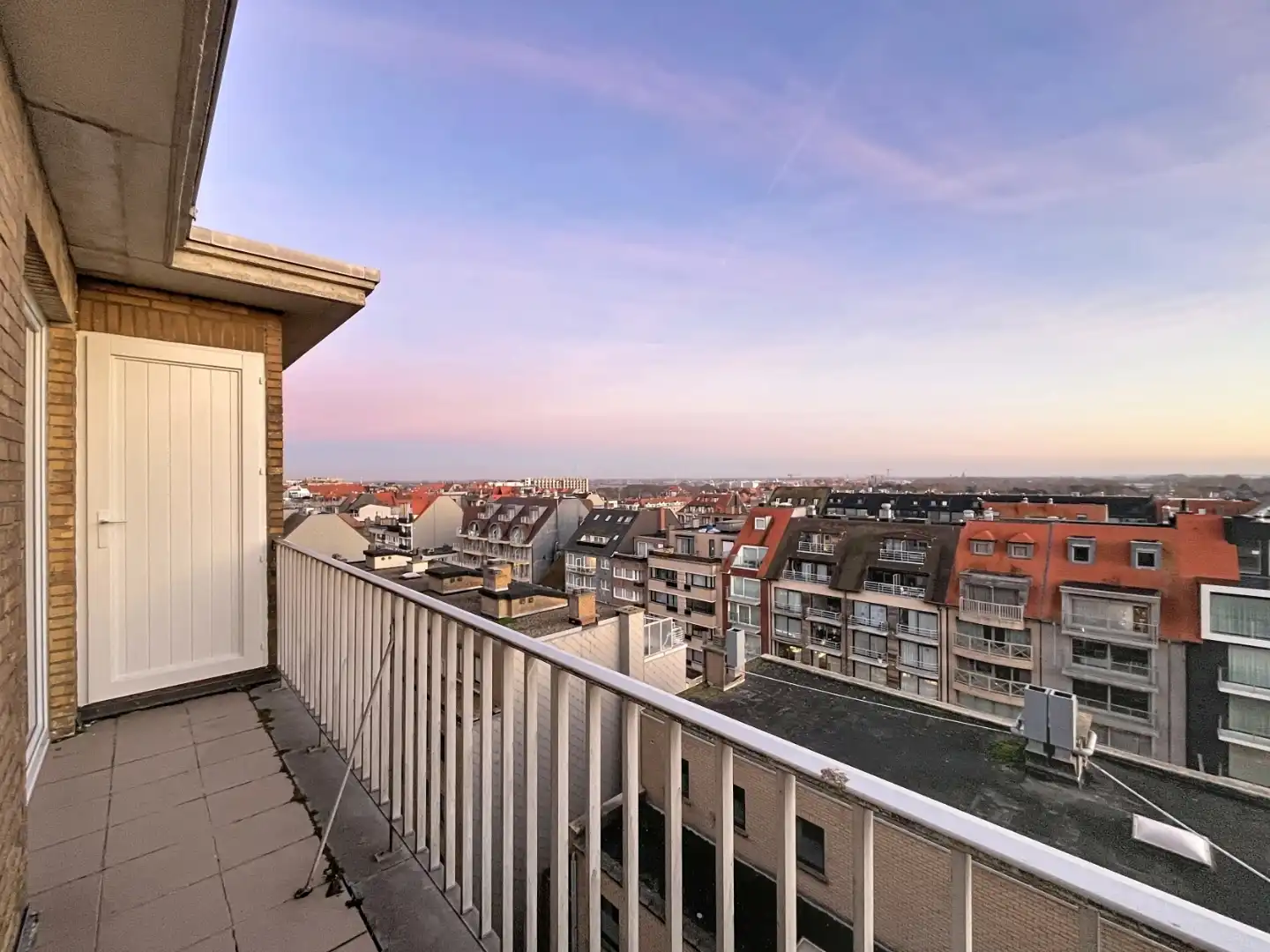 Twee slaapkamer appartement (gerenoveerd 2025) met frontaal zeezicht foto 12
