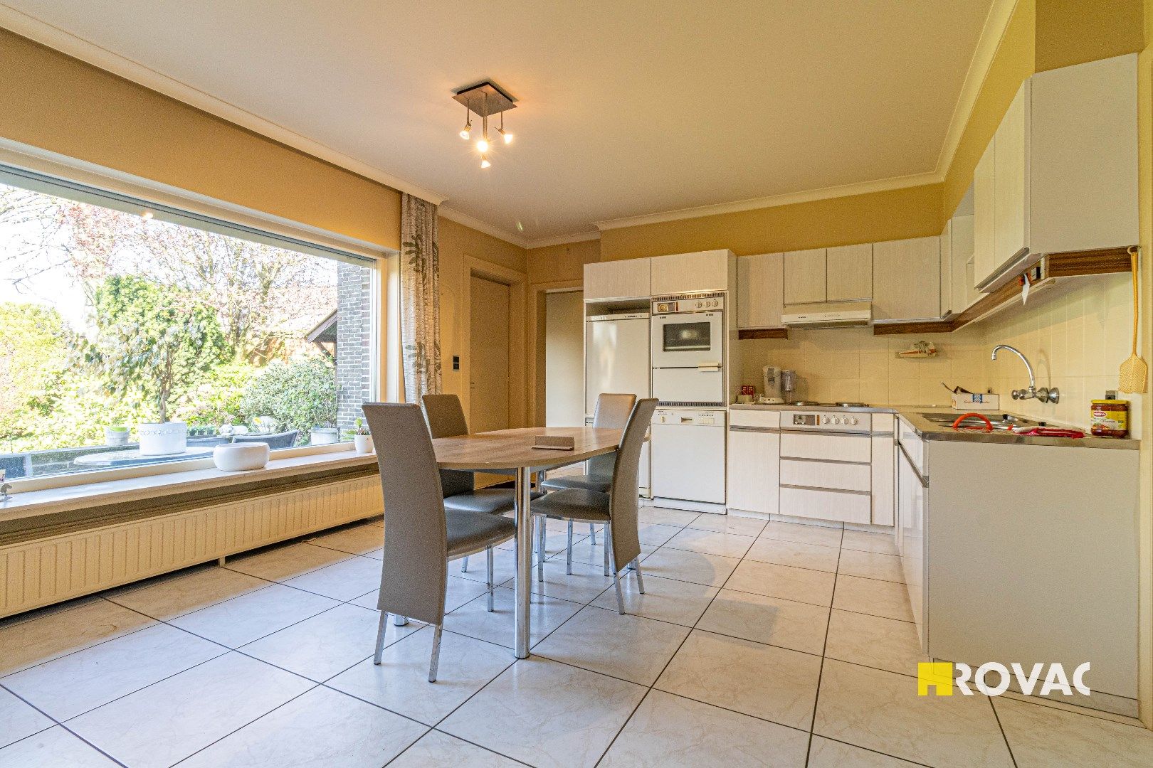 Zeer ruime woning op de bosmolens met 4 slaapkamers en garage foto 14