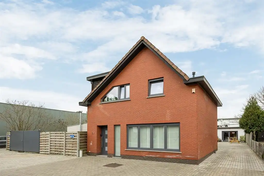 Hoofdfoto van de publicatie: Woning met grote tuin op centrale locatie