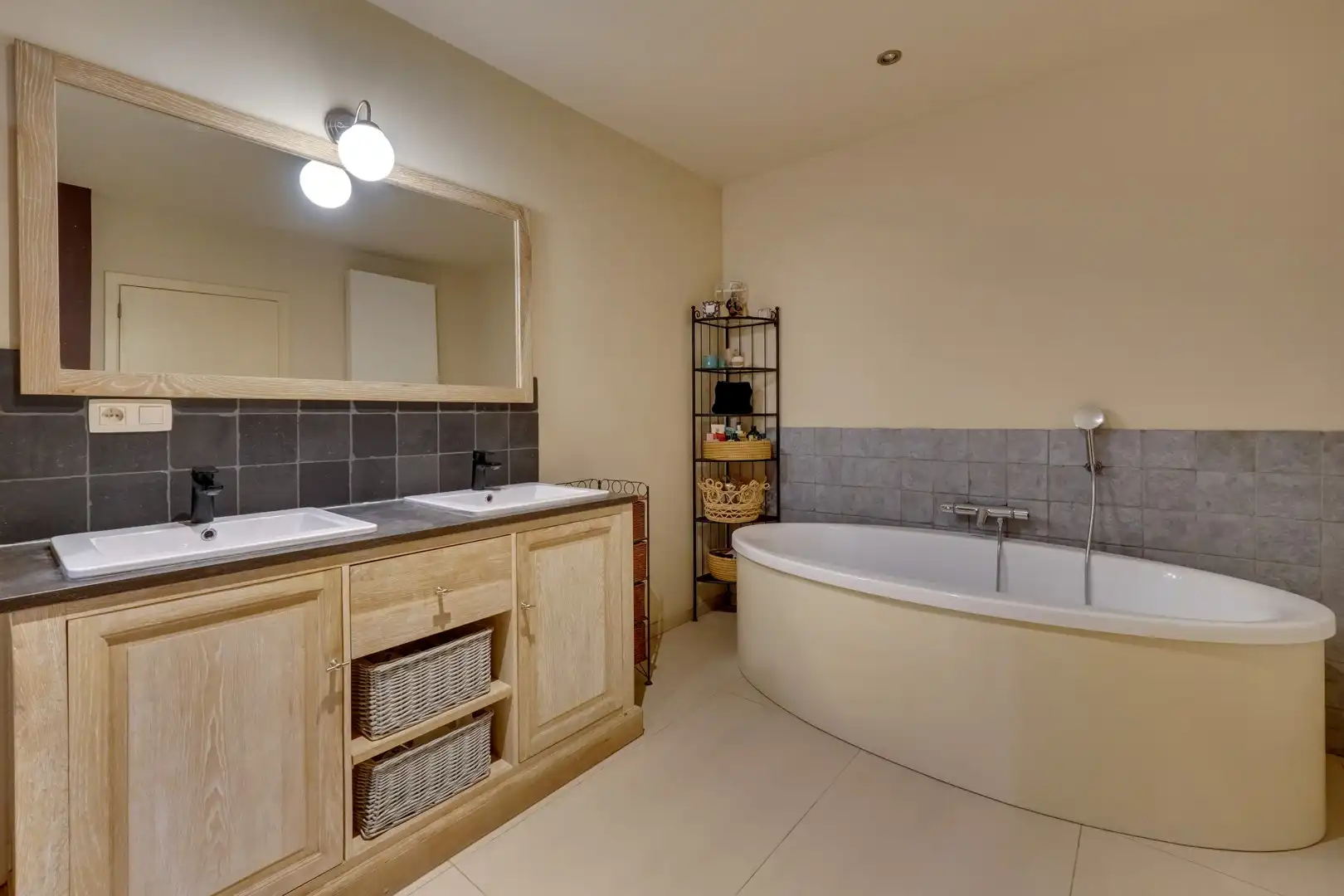 INSTAPKLARE GEZINSWONING MET 4 SLAAPKAMERS, ZWEMBAD EN PRACHTIGE TUIN OP 609M2 TE MAASMECHELEN foto 17