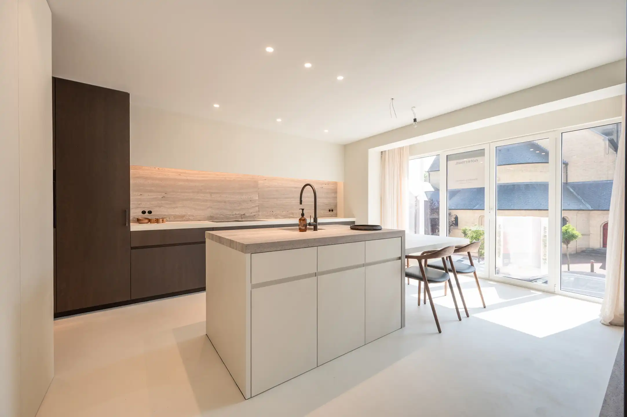 Luxueus ingericht appartement | tegenover H.Hartkerk foto 7