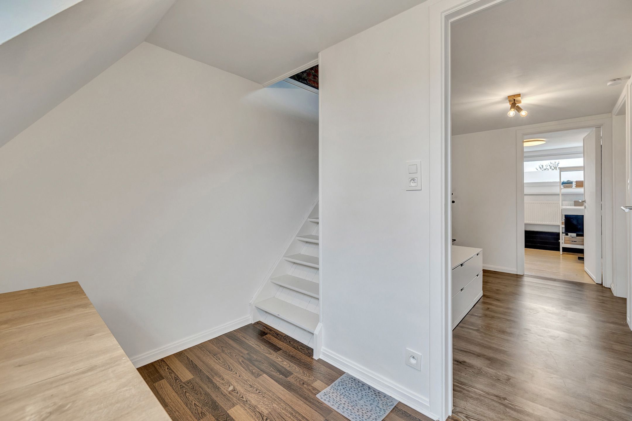 Instapklare woning met tuin en garage in rustige straat  foto 17