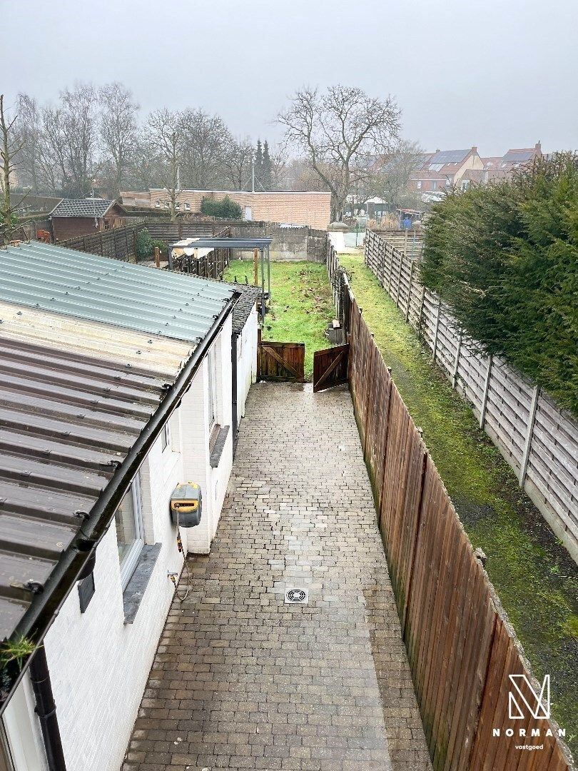 Deze charmante halfopen bebouwing is gelegen op een perceel van 232 m² foto 16