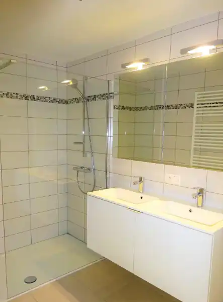 Leuk en lichtrijk appartement met 2 slaapkamers, parking en terras foto 9