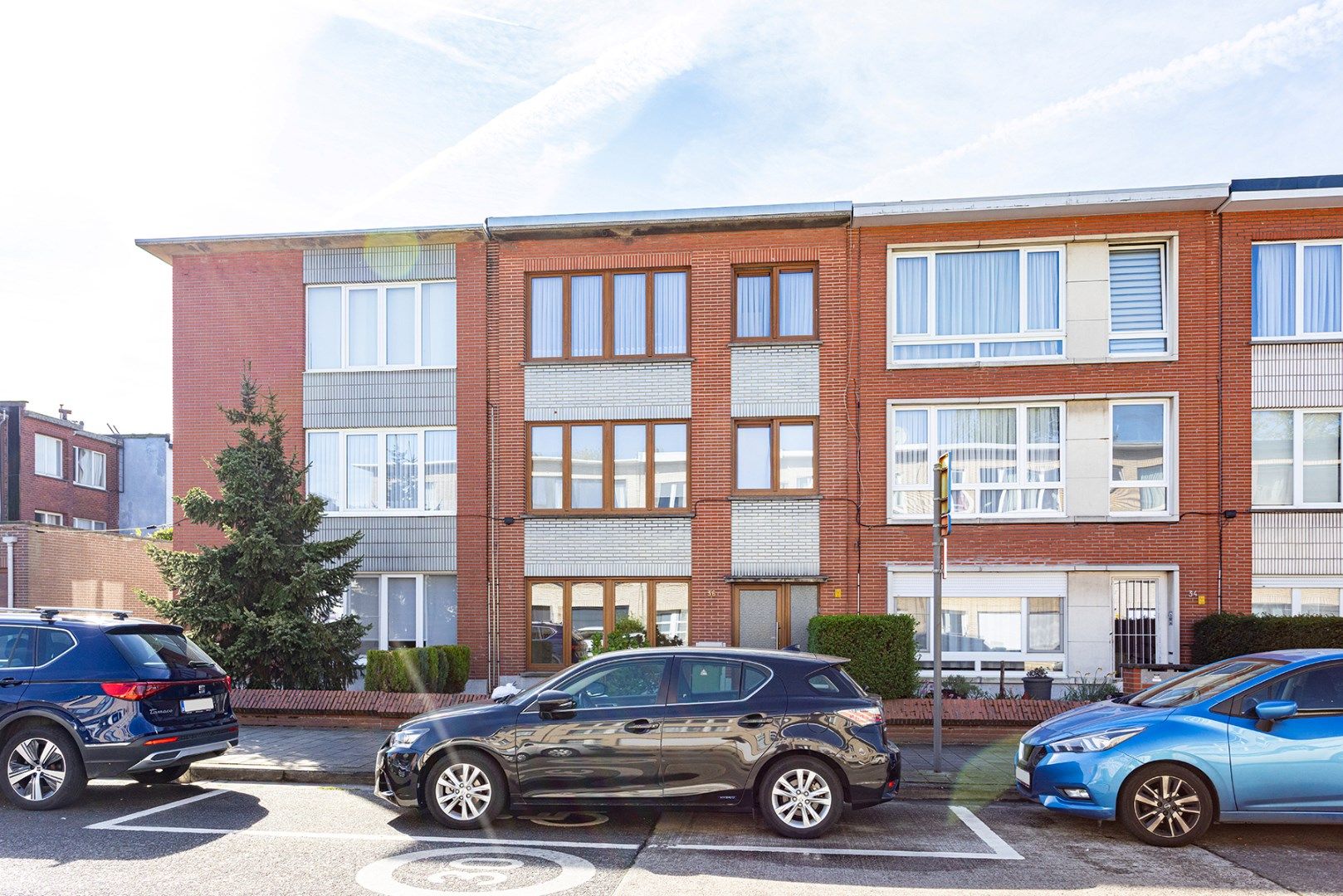 INVESTEER IN DE TOEKOMST: APPARTEMENTSGEBOUW MET 3 UNITS IN GEGEERDE BUURT TE DEURNE foto {{pictureIndex}}