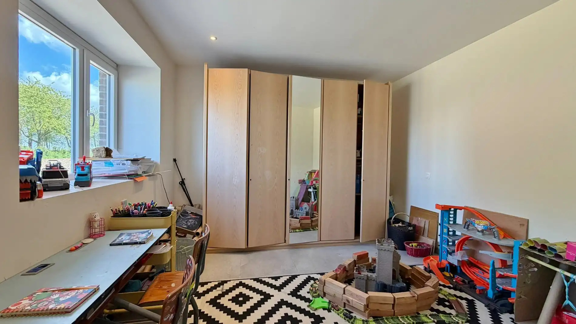 Ruime landelijk gelegen woning met zonnige tuin en garage  foto 8