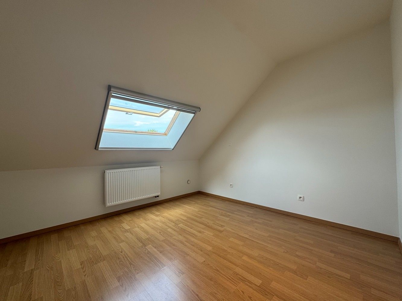 TE HUUR: Ruim Duplex-appartement met 4 staanplaatsen in Diepenbeek foto 23