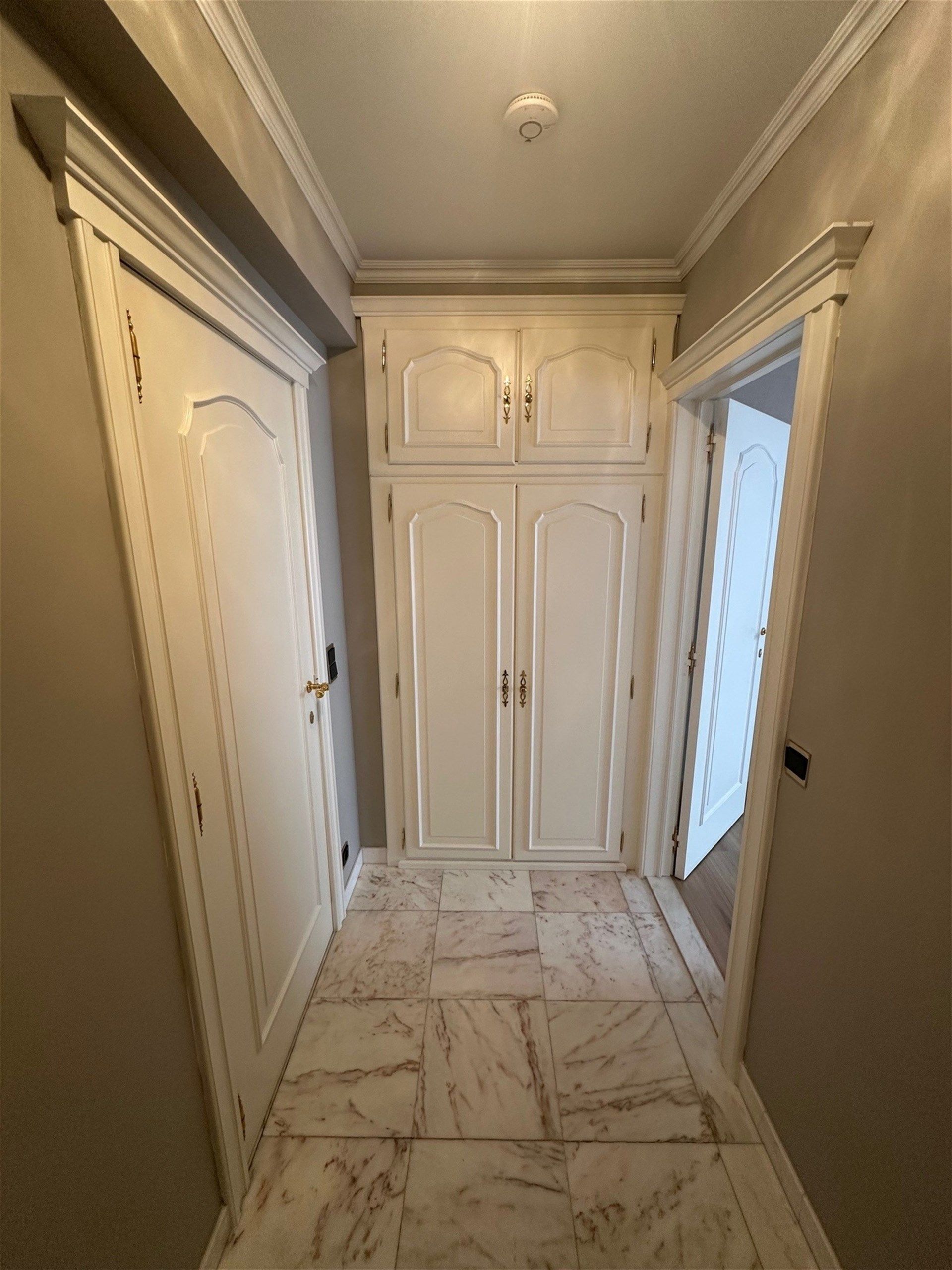Ruim gelijkvloers appartement met 2 slaapkamers, ruim terras en garage foto 8