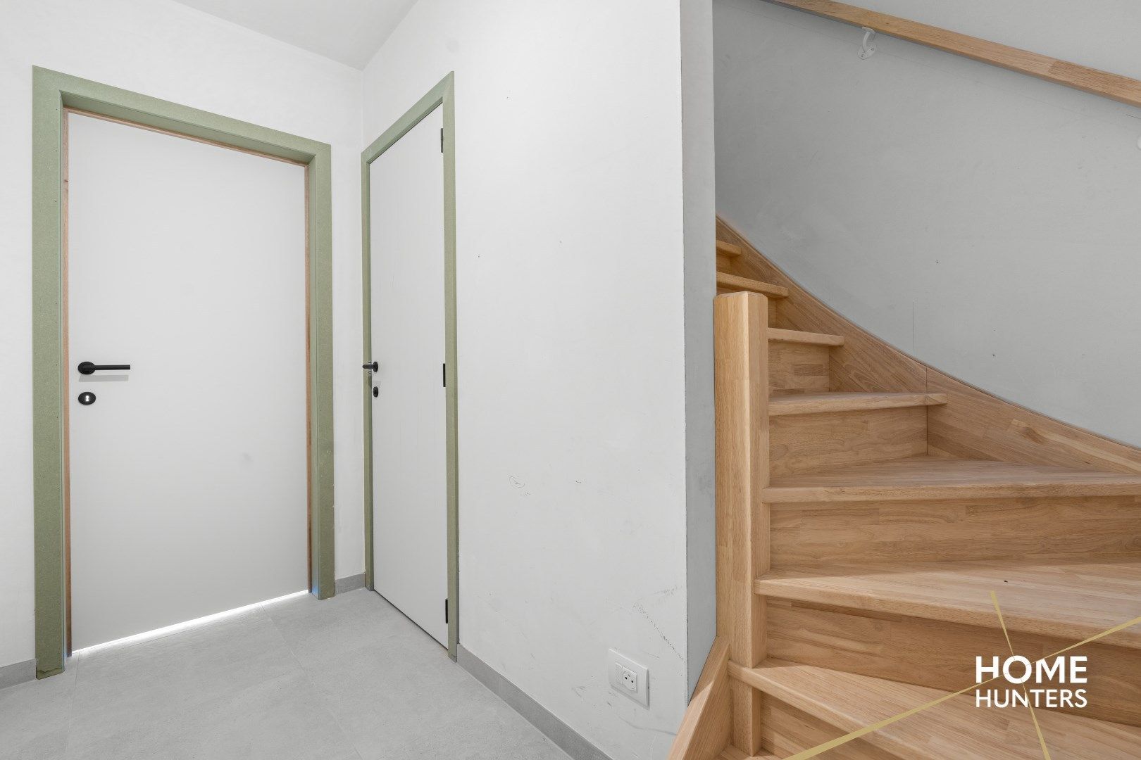 Halfopen nieuwbouwwoning in moderne stijl foto 3