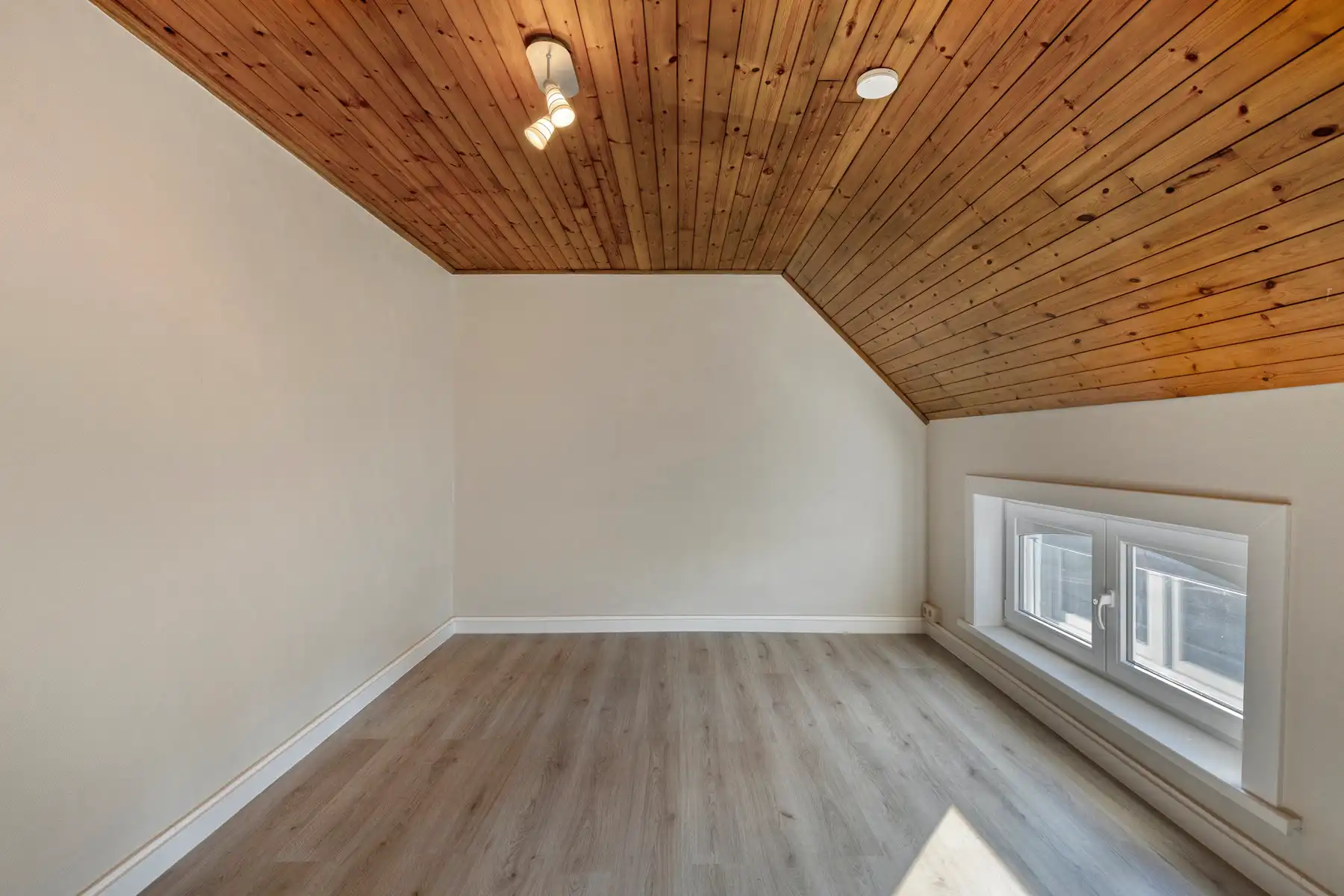 Recent gerenoveerde rijwoning met 2 slaapkamers - WETTEREN foto 14