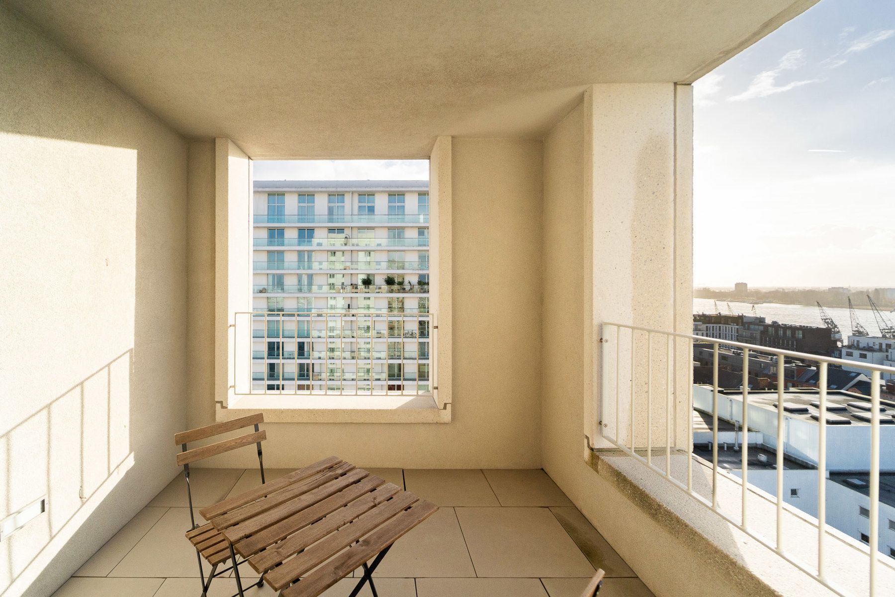 Gemeubeld appartement met 2slpks op 12e verdiep, 't Eilandje foto 7