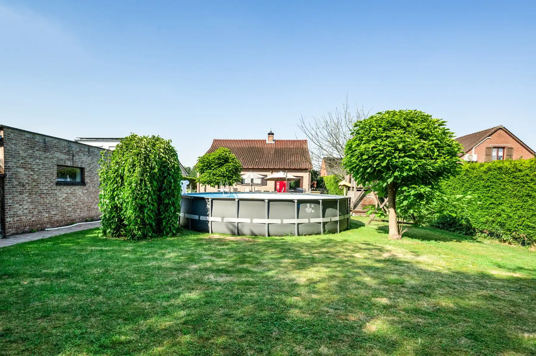 Charmante woning op zonnig perceel foto 3
