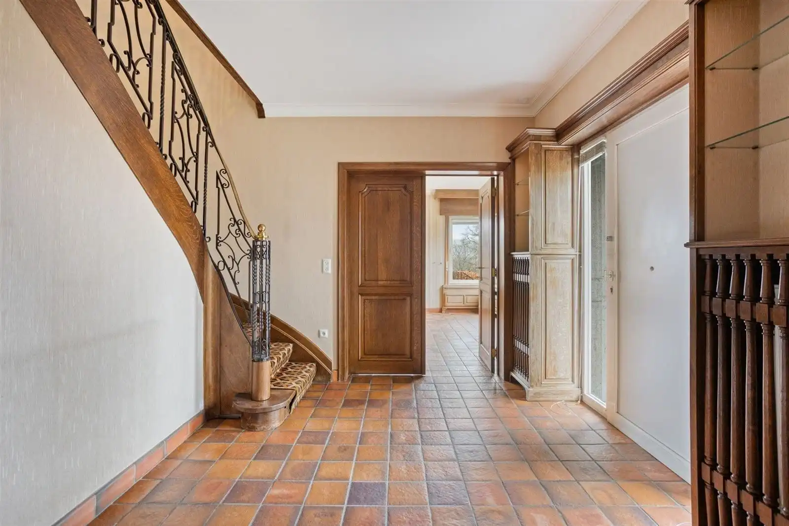 Zeer ruime villa (340m²) op een terrein van 7a38ca foto 4