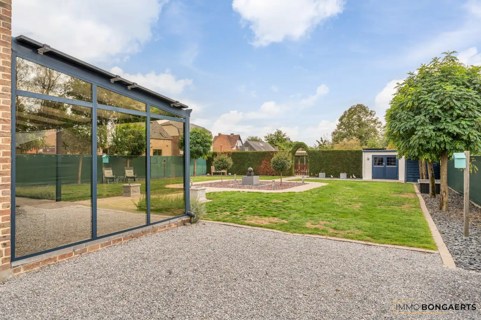 Ruime woning met 3 slaapkamers foto 30