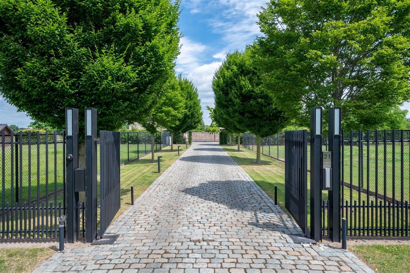 Trendy stijlvolle villahoeve met paardenaccommodatie op 3,5 ha foto 40