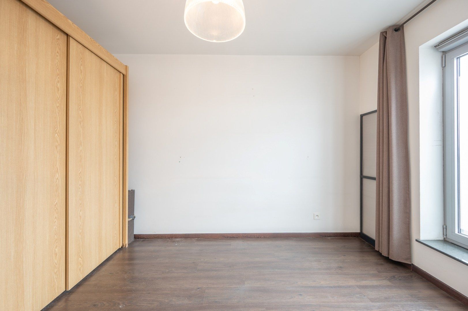 Rustig gelegen appartement vlak bij station Brugge, omringd door groen foto 9